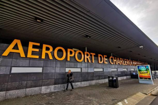 Station 64 A1 Bruxelles-Charleroi-Airport Vila Exterior foto